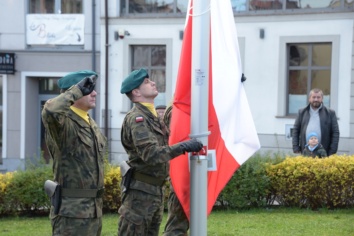W Bochni stanął maszt z programu „Pod biało-czerwoną”