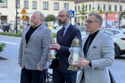 Znicze pamięci w 77. rocznicę śmierci rtm. Pileckiego
