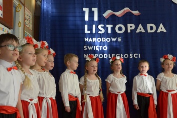 Niepodległościowe przedstawienie dzieci z Miejskiego Przedszkola nr 6