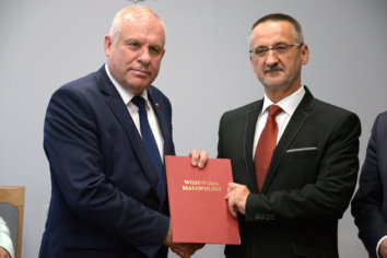 Umowa na dofinansowanie remontu ul. Kolanowskiej podpisana