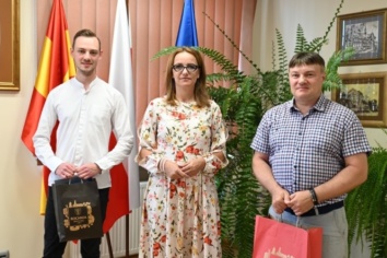 Burmistrz Miasta nagrodziła laureatów konkursu fotograficznego „Bochnia. Emocje. IRONMAN 2026”