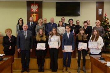 Uczniowie bocheńskich szkół podstawowych ze stypendiami Partnerskiego Miasta Roselle