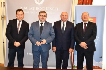 Umowa na boisko przy II LO i SP4 podpisana