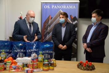 Świąteczne paczki dla potrzebujących