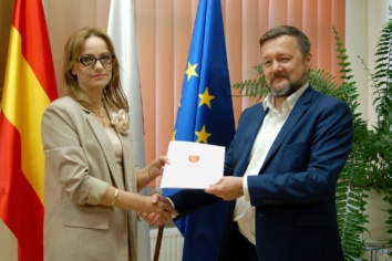 Burmistrz Bochni podpisała umowę na uruchomienie systemu dla Bocheńskiej Karty Mieszkańca